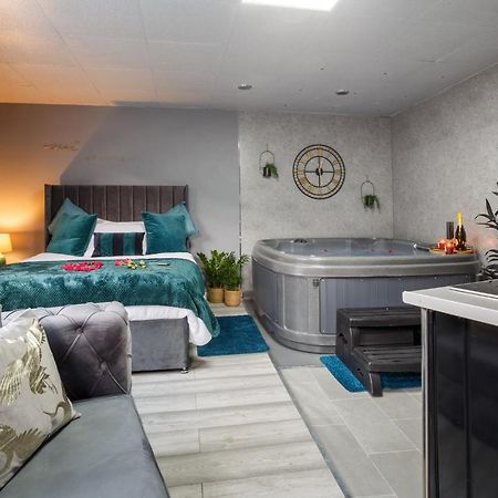 Riverside Studio With Jacuzzi! Sheffield Luaran gambar