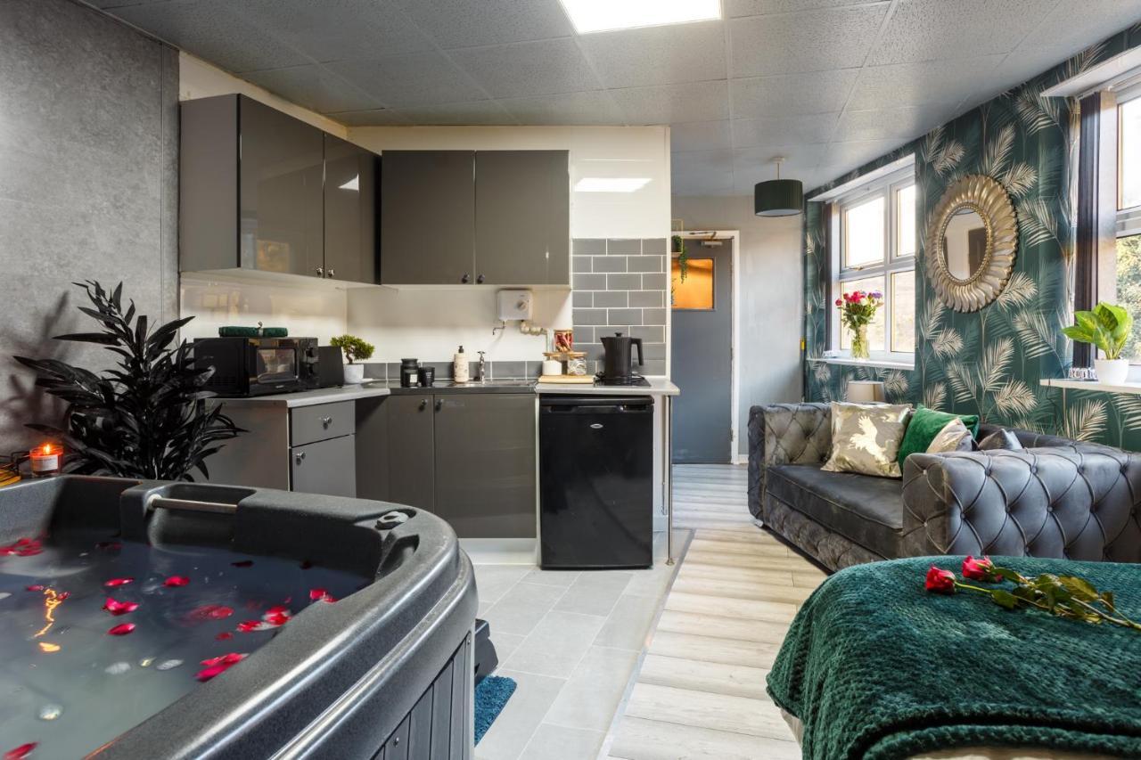 Riverside Studio With Jacuzzi! Sheffield Luaran gambar