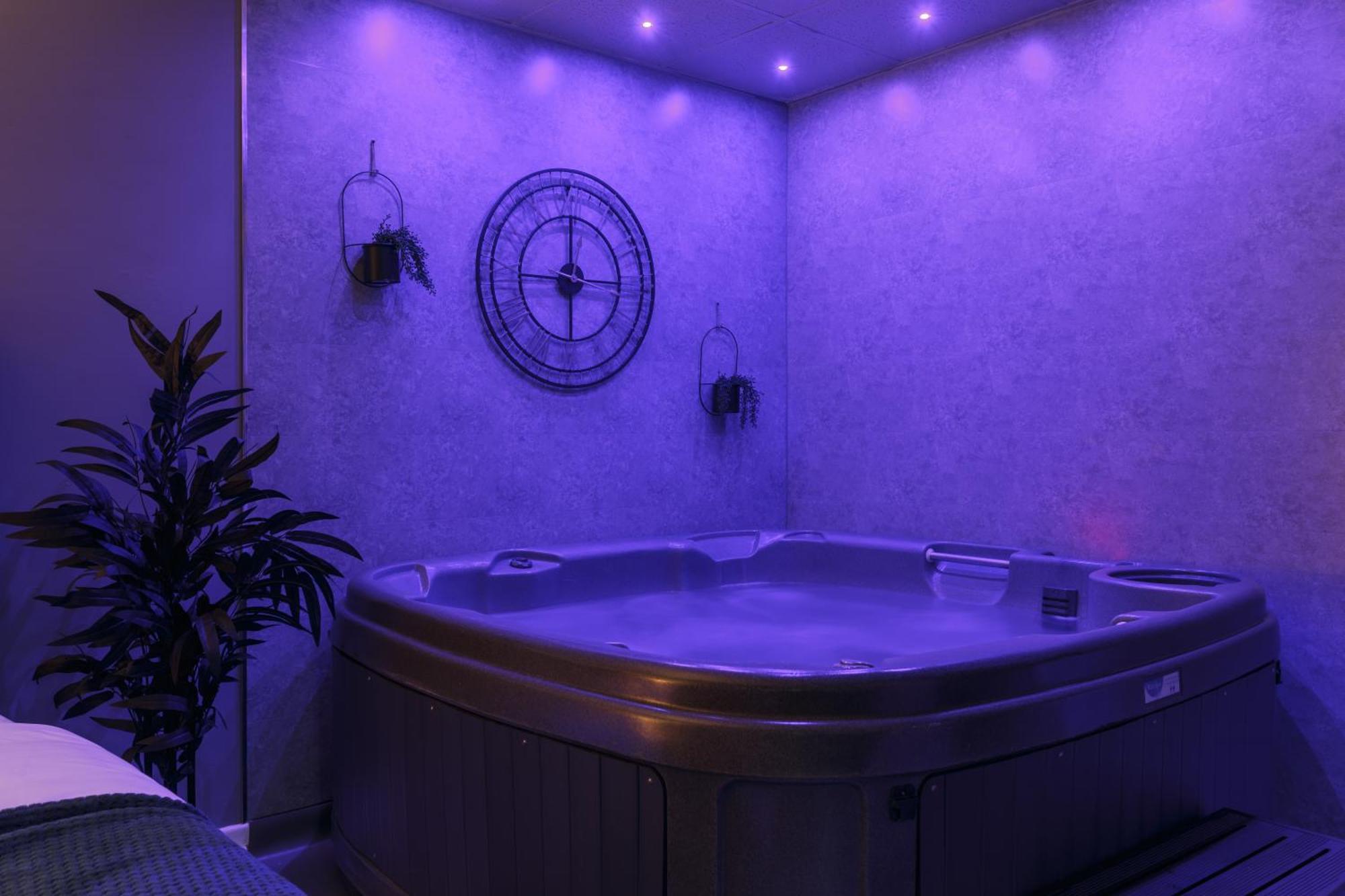 Riverside Studio With Jacuzzi! Sheffield Luaran gambar
